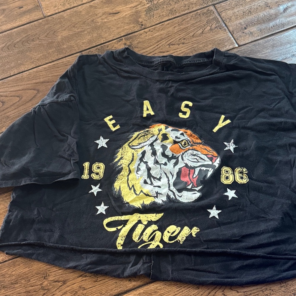 Black Easy Tiger Cropped Graphic T-Shirt